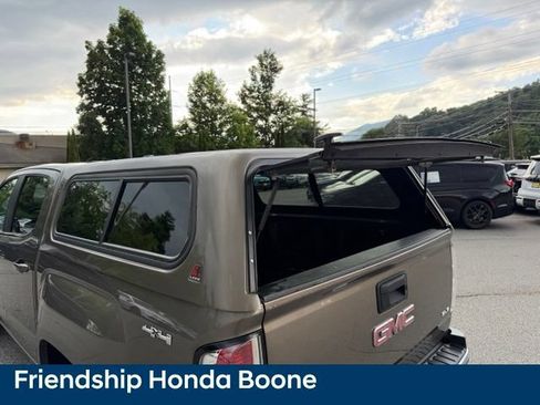 Used 2015 GMC Canyon SLE AWD/4WD image 15