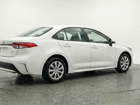 Used 2025 Toyota Corolla LE image 9