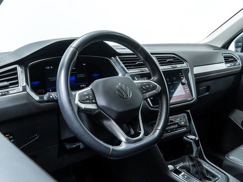 Used 2022 Volkswagen Tiguan SE AWD/4WD image 13