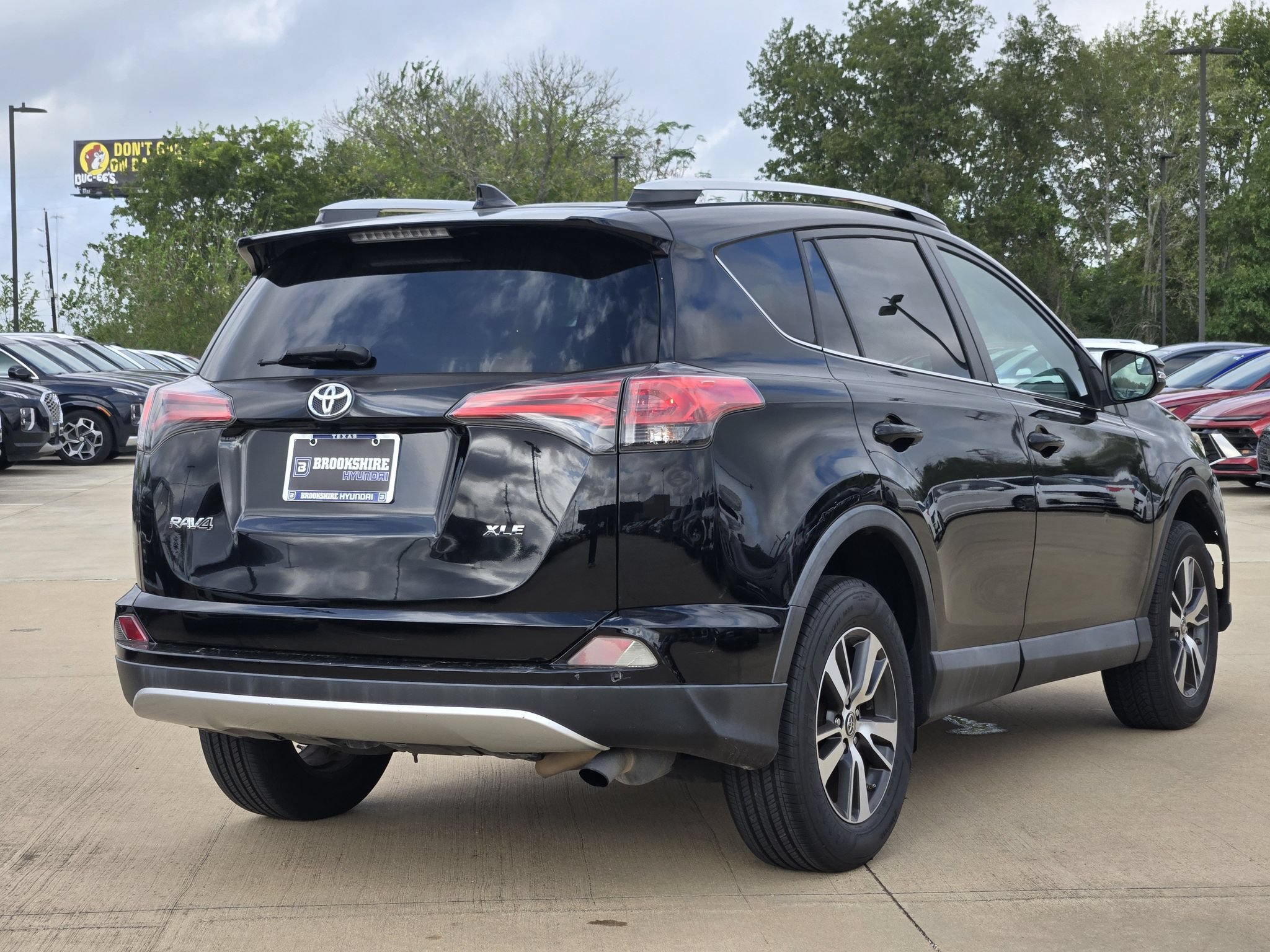 Used 2016 Toyota RAV4 XLE FWD image 6