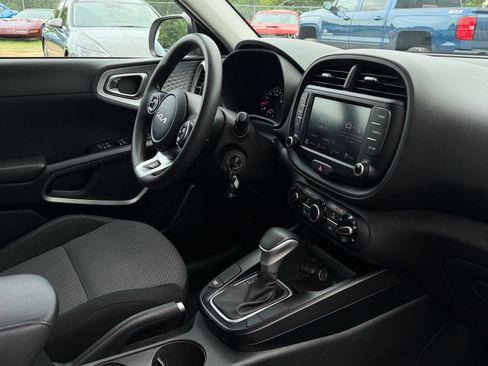 Used 2022 Kia Soul LX w/ Technology Package FWD image 19