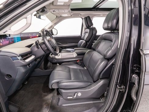 Used 2025 Lincoln Navigator Reserve AWD/4WD image 16