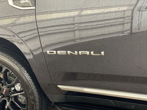 Used 2024 GMC Yukon Denali w/ Advanced Technology Package image 10