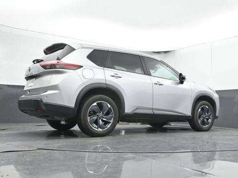 Used 2025 Nissan Rogue SV FWD image 36