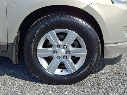 Used 2011 Chevrolet Traverse LT w/ Personal Connectivity Package FWD image 8