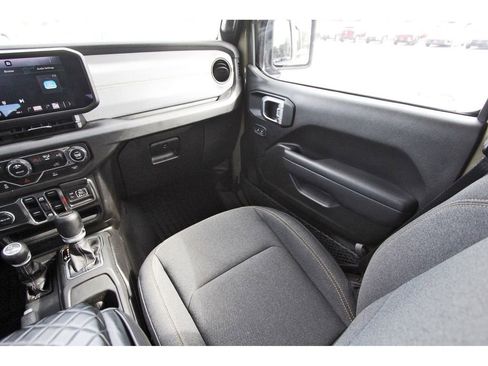 Used 2025 Jeep Gladiator Sport image 13