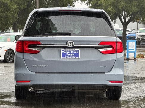 Used 2024 Honda Odyssey Elite image 5