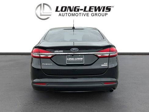 Used 2017 Ford Fusion SE w/ Fusion SE Technology Package image 5