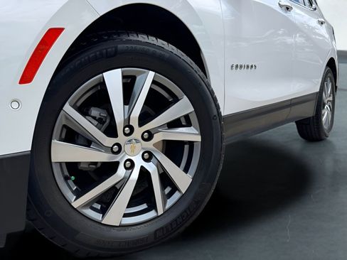 Used 2023 Chevrolet Equinox Premier FWD image 3