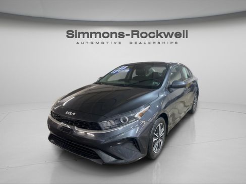 Used 2023 Kia Forte LXS image 1