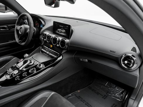 Used 2018 Mercedes-Benz AMG GT R image 9
