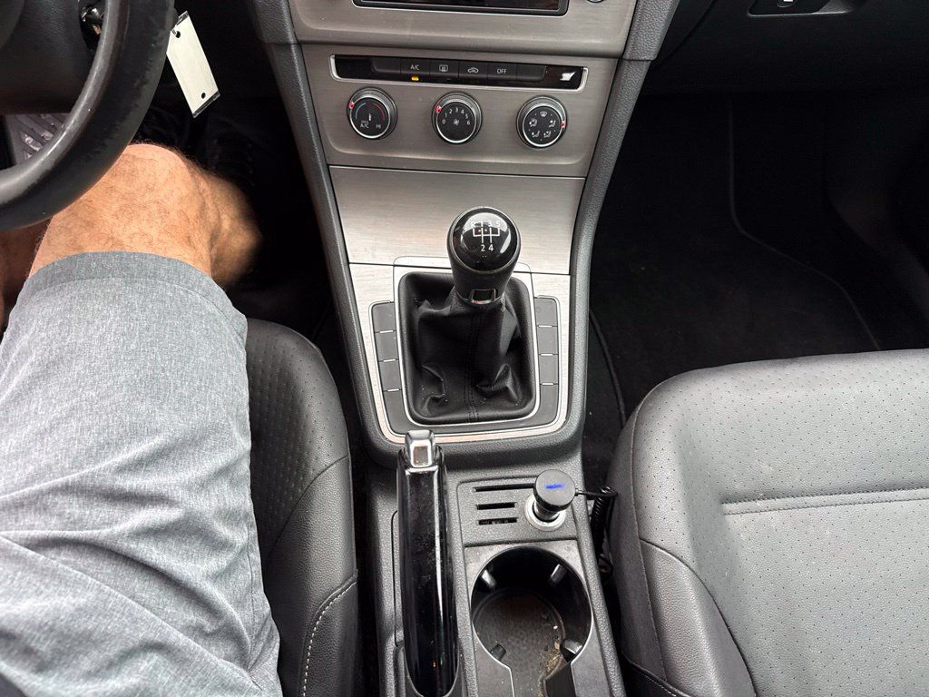 Used 2015 Volkswagen Golf S FWD image 16