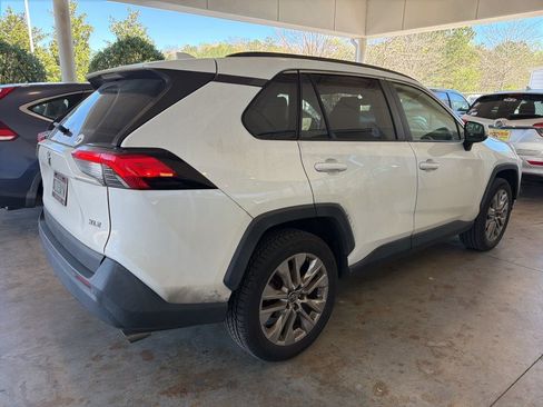 Used 2019 Toyota RAV4 XLE Premium image 3