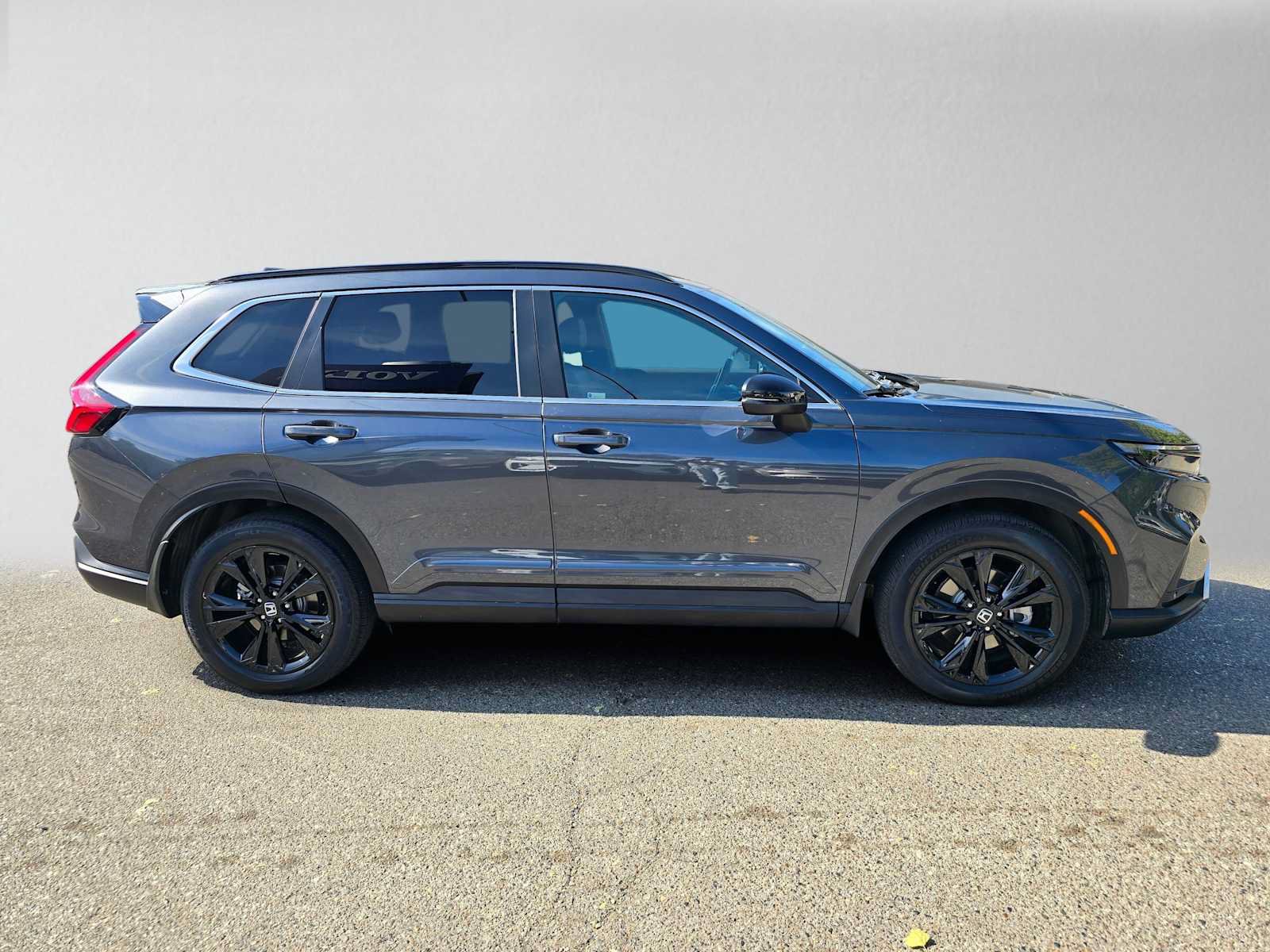 Used 2024 Honda CR-V Sport Touring image 2