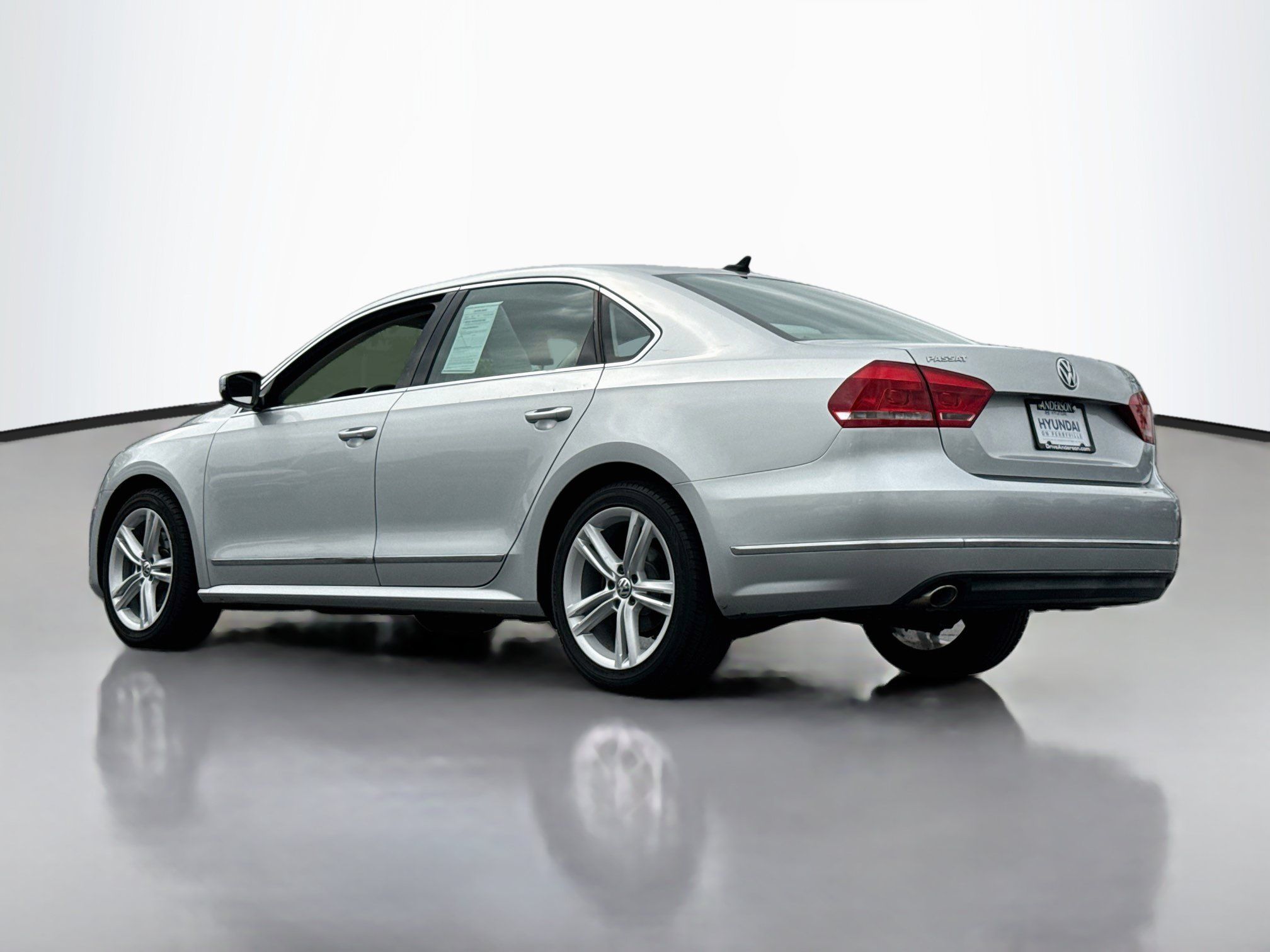 Used 2015 Volkswagen Passat TDI SEL Premium FWD image 5