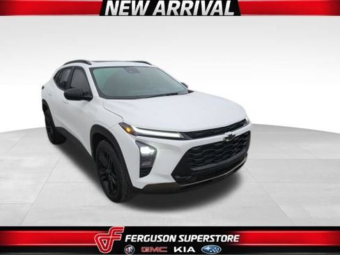 Used 2025 Chevrolet Trax ACTIV w/ Sunroof Package FWD image 1