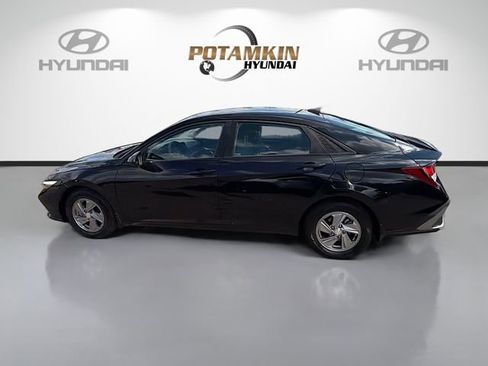 Certified 2025 Hyundai Elantra SE image 8