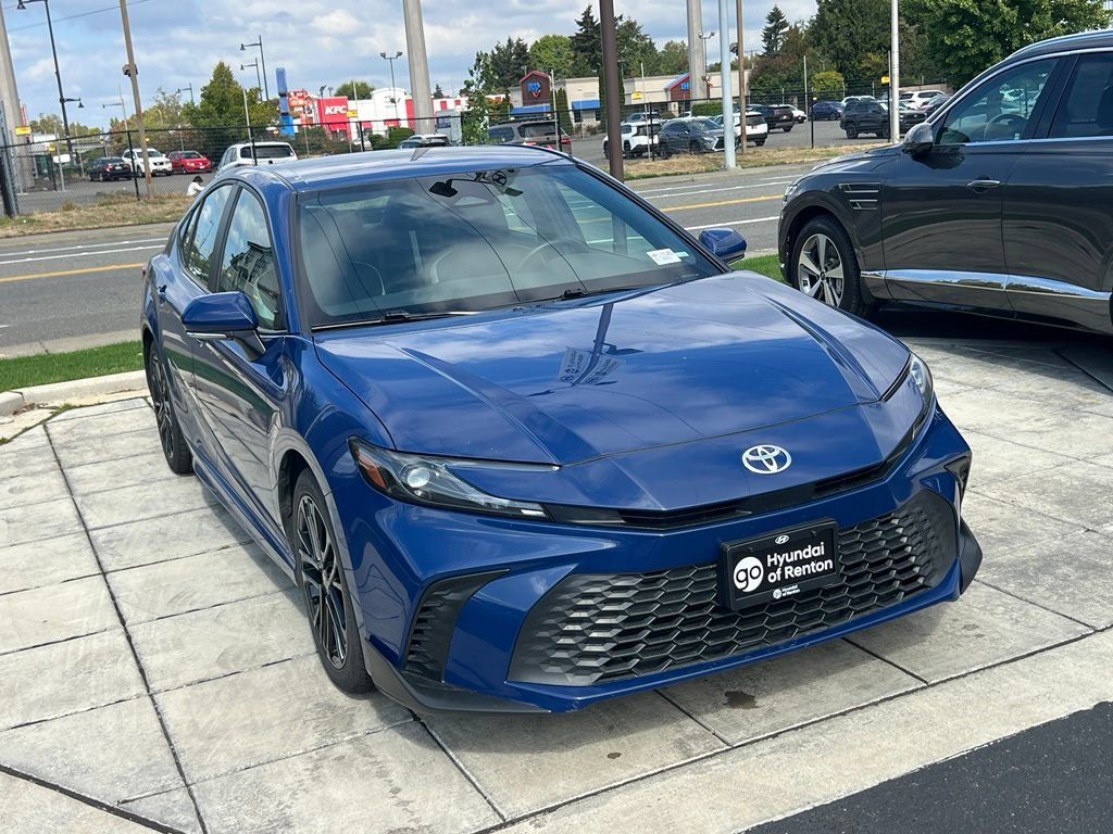Used 2025 Toyota Camry SE FWD image 3