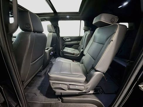 Used 2022 GMC Yukon XL SLT w/ SLT Premium Package AWD/4WD image 22