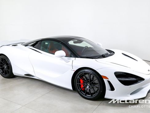 Used 2026 McLaren 750S Spider RWD image 3
