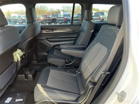 New 2025 Jeep Grand Cherokee L Laredo w/ Luxury Tech Group I image 5