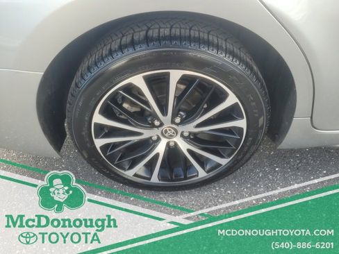 Used 2020 Toyota Camry SE image 25