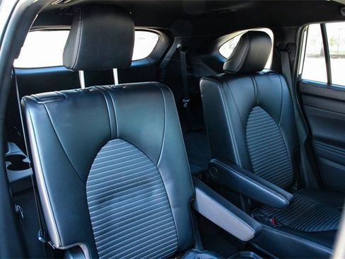 Used 2023 Toyota Highlander XSE image 35