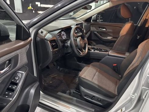 Used 2021 Nissan Rogue SV image 13