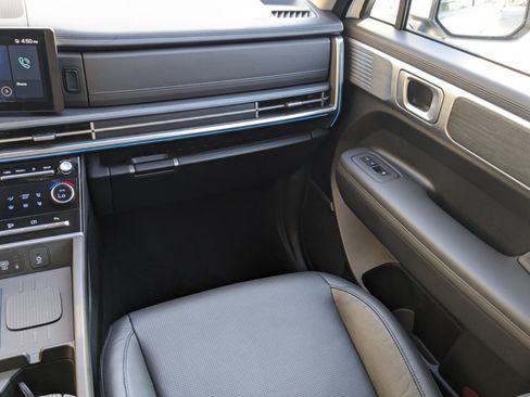 Used 2025 Hyundai Santa Fe Limited image 17