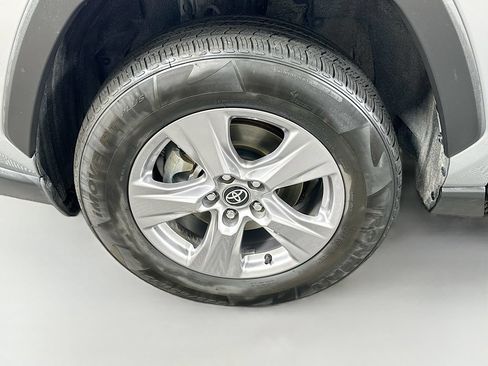 Used 2025 Toyota RAV4 XLE FWD image 30