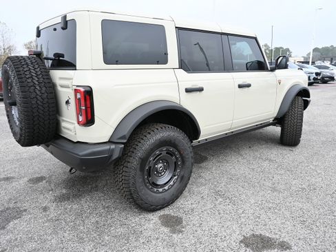 New 2025 Ford Bronco Badlands image 2