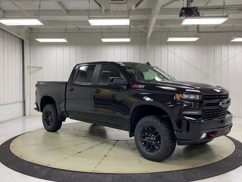 Used 2022 Chevrolet Silverado 1500 LT Trail Boss image 2