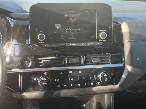 Used 2025 Nissan Pathfinder SV image 21