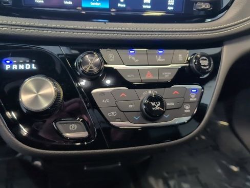 New 2026 Chrysler Pacifica Select image 20