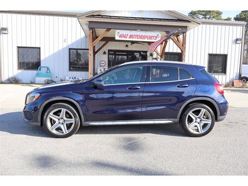 Used 2017 Mercedes-Benz GLA 250 4MATIC image 2