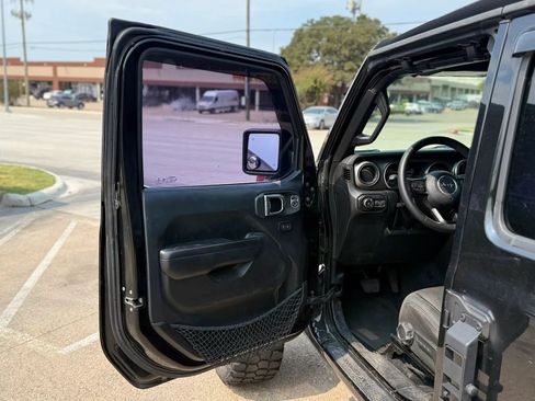 Used 2018 Jeep Wrangler Unlimited Sport S AWD/4WD image 6