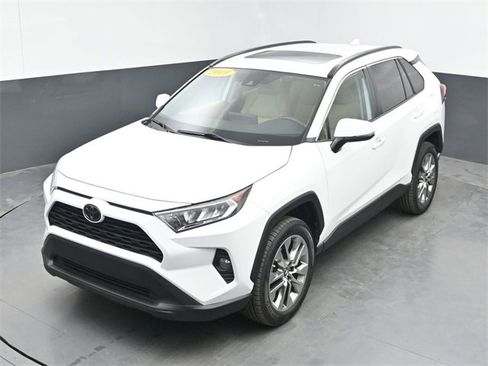 Used 2019 Toyota RAV4 XLE Premium image 2