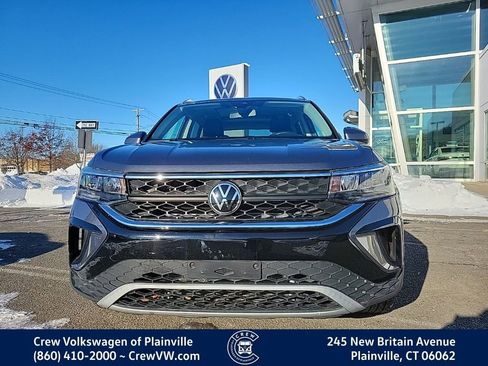 Certified 2022 Volkswagen Taos SE w/ Panoramic Sunroof Package image 22