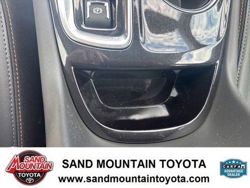 Used 2023 Chevrolet Equinox Premier FWD image 18
