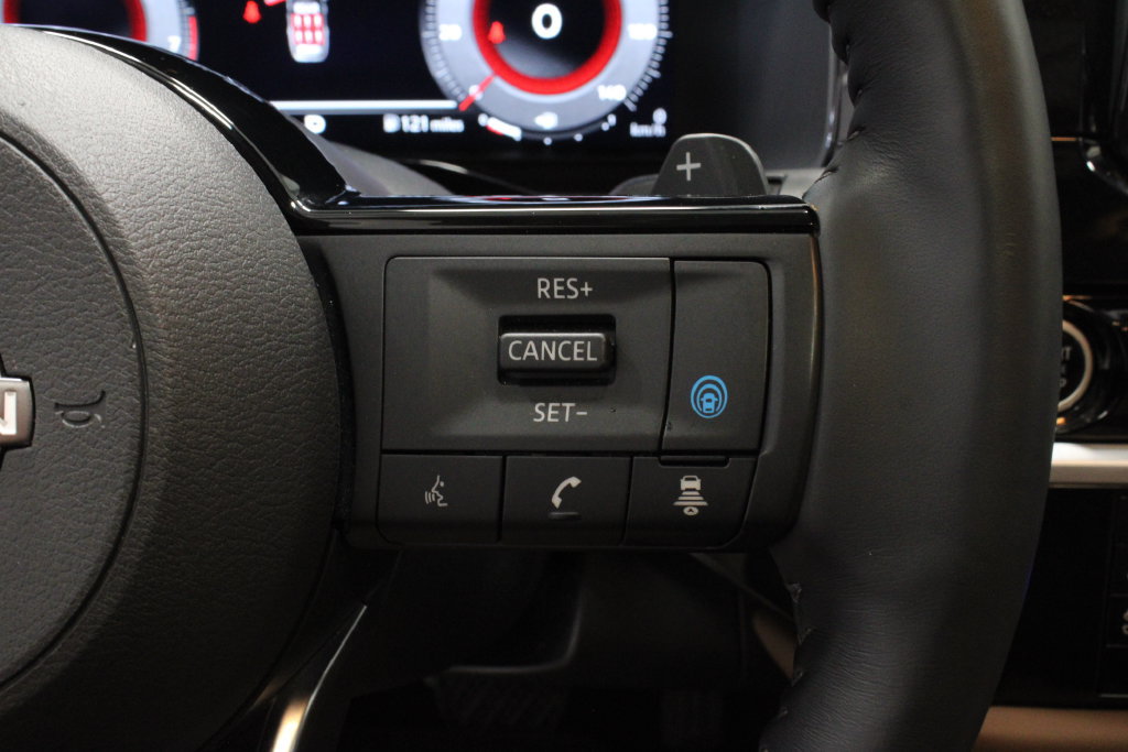 Certified 2024 Nissan Pathfinder Platinum w/ Cargo Package AWD/4WD image 30