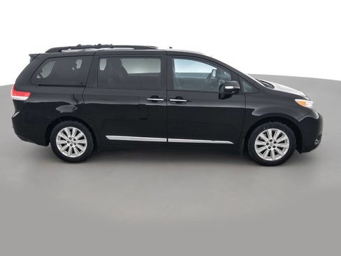 Used 2014 Toyota Sienna Limited w/ Limited Premium Package image 4