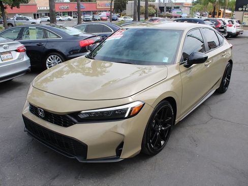 Used 2025 Honda Civic Sport image 4