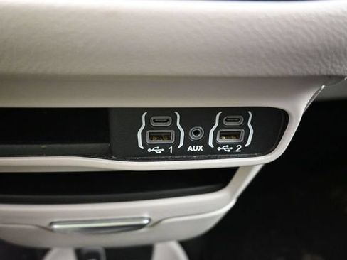 Used 2024 Chrysler Pacifica Touring-L FWD image 24
