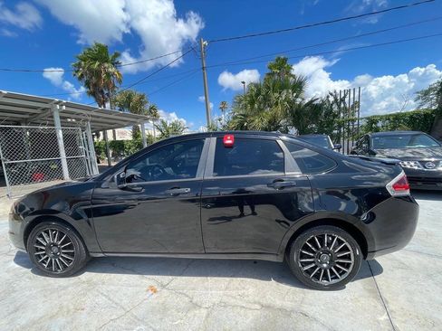 Used 2011 Ford Focus SES FWD image 4