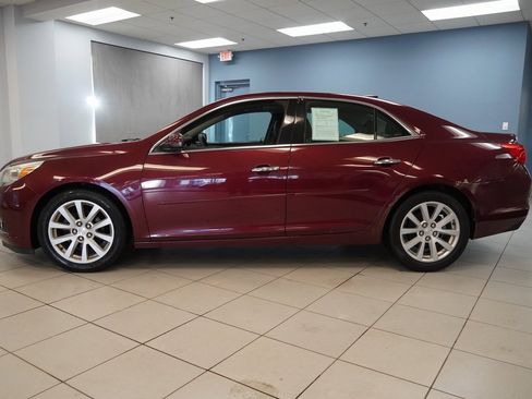 Used 2015 Chevrolet Malibu LT w/ Leather Package image 2