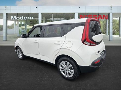 Used 2022 Kia Soul LX image 5