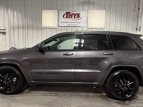 Used 2021 Jeep Grand Cherokee Laredo X RWD image 14