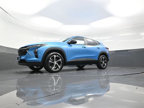 Used 2025 Chevrolet Trax RS image 11