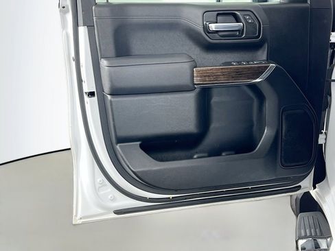 Used 2022 GMC Sierra 1500 SLE image 17