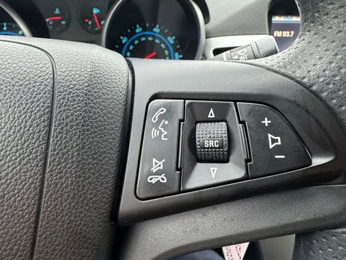 Used 2015 Chevrolet Cruze LT image 25